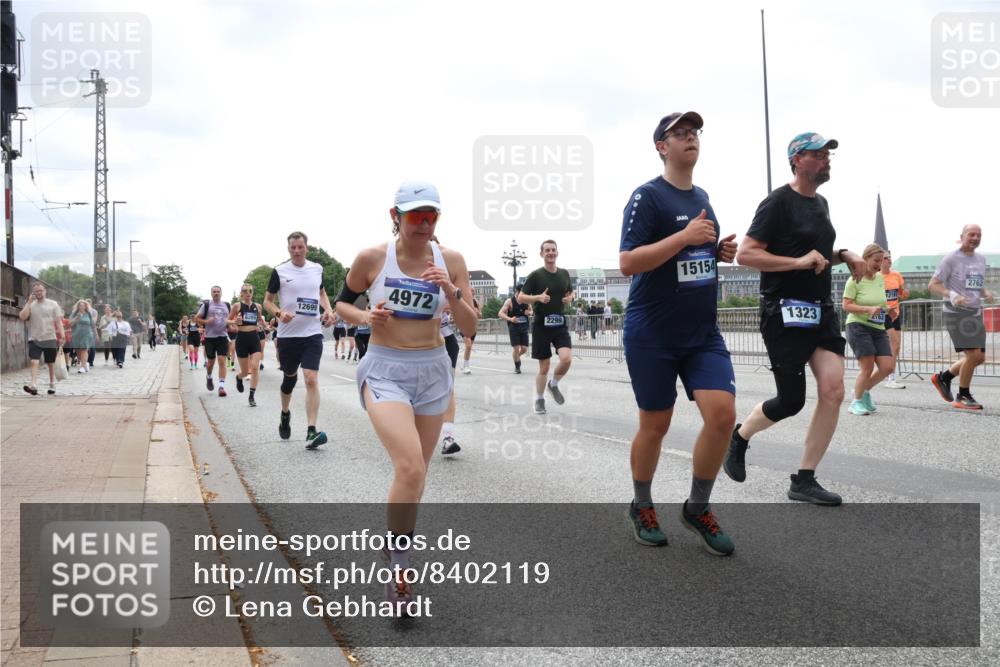 29.06.2025 - hella hamburg halbmarathon Lena Gebhardt http://msf.ph/oto/8402119 29.06.2025 10:40:53 Lombardsbrücke 6289, 12699, 4972, 2299, 15154, 1323, 2762, 1075, 1317, 1323, 1731, 2042, 2173, 2206, 2299, 2762, 2763, 2805, 2858, 3121, 3293, 3306, 3432, 3694, 4044, 4234, 4411, 4530, 4612, 4638, 4774, 4775, 4906, 4972, 5059, 5086, 5225, 5549, 5702, 5753, 6076, 6088, 6098, 6163, 6229, 6278, 6280, 6289, 6474, 6842, 7293, 7661, 7829, 7956, 8053, 8054, 8378, 8391, 8429, 8430, 8751, 8769, 9009, 9237, 9962, 10269, 10407, 10644, 10835, 11053 meine-sportfotos.de