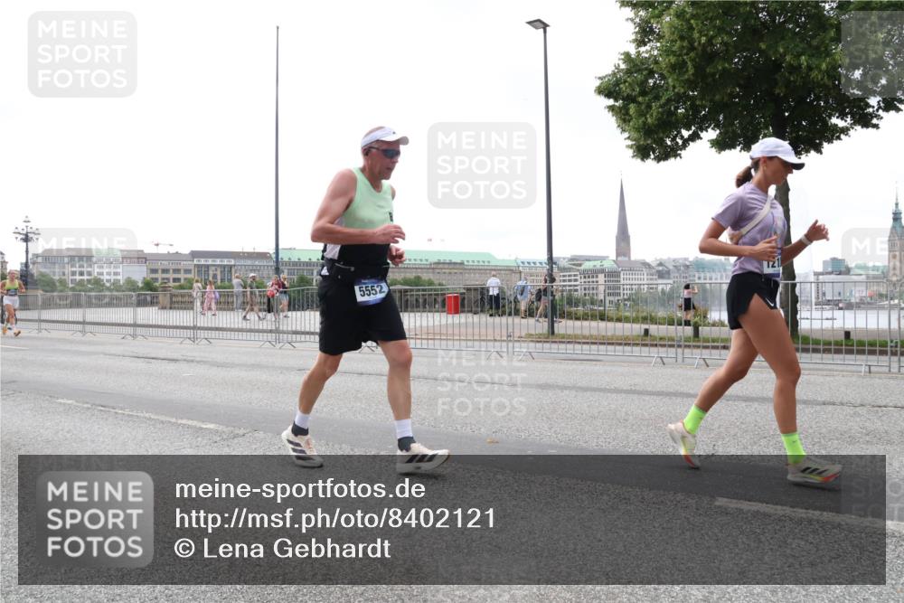 29.06.2025 - hella hamburg halbmarathon Lena Gebhardt http://msf.ph/oto/8402121 29.06.2025 10:50:04 Lombardsbrücke 5552, 1040, 1041, 1487, 1511, 1888, 2212, 2466, 2862, 2997, 3203, 3701, 3710, 3805, 3897, 4090, 4168, 4870, 5076, 5119, 5552, 5694, 5749, 5751, 5997, 6680, 6694, 6830, 7305, 7339, 7366, 7679, 7721, 7722, 7755, 8065, 8254, 9015, 9162, 9605, 9940, 10060, 10286, 10403, 10617, 10683, 10704, 11030, 11426, 11696, 11716, 11760, 12079, 12124, 12388, 13127, 13128, 13309, 13381, 13744, 13764, 13846, 13887, 14144, 14505, 14545, 14692, 14940, 15626 meine-sportfotos.de