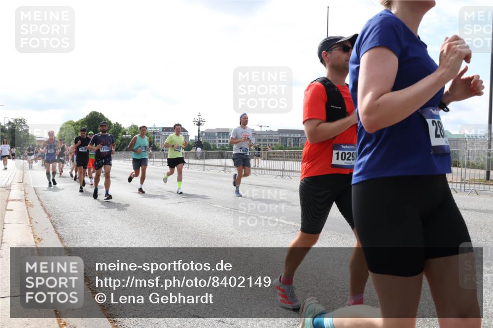 29.06.2025 - hella hamburg halbmarathon Lena Gebhardt http://msf.ph/oto/8402149 29.06.2025 10:16:17 Lombardsbrücke 4637, 18735, 2215, 1029, 28, 1156, 1212, 1244, 1308, 1599, 1651, 2071, 2076, 2165, 2436, 2803, 2835, 3030, 3134, 3156, 3167, 3484, 3648, 3687, 4478, 4583, 4637, 4828, 5046, 5294, 5423, 6024, 6488, 7158, 7358, 7753, 7897, 7941, 7942, 8169, 8274, 8295, 8554, 8597, 8645, 8707, 8746, 8847, 8885, 9601, 9628, 9675, 9784, 9802, 9810, 9881, 10076, 10107, 10139, 10141, 10183, 10292, 10608, 10844, 10990, 11113, 11303, 11344, 11345, 11478, 11774, 11783, 11818, 12427 meine-sportfotos.de