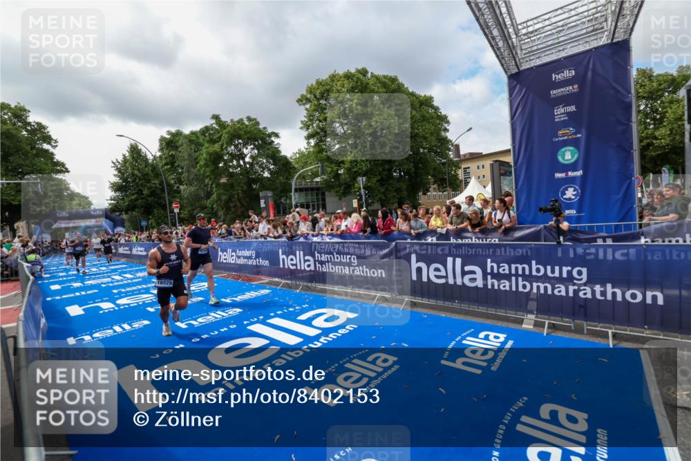 29.06.2025 - hella hamburg halbmarathon Zöllner http://msf.ph/oto/8402153 29.06.2025 10:37:59 Ziel 3480, 3530, 7229, 9643, 10793, 12915, 13900, 15303, 18103, 18529 meine-sportfotos.de
