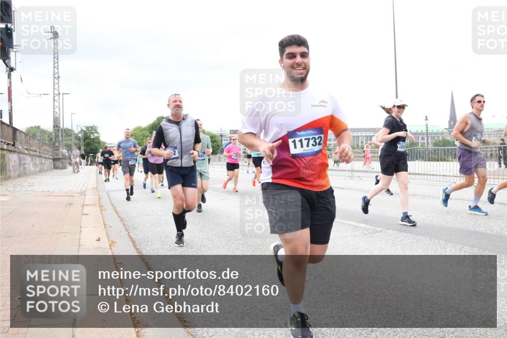 29.06.2025 - hella hamburg halbmarathon Lena Gebhardt http://msf.ph/oto/8402160 29.06.2025 10:58:14 Lombardsbrücke 481, 11732, 056, 1001, 1388, 1845, 2015, 2043, 2169, 2273, 2275, 2451, 2900, 3540, 3644, 3868, 3936, 4059, 4117, 4429, 5104, 5159, 5655, 5676, 5782, 5988, 6316, 6337, 6825, 7193, 7262, 7556, 7617, 7664, 7783, 7977, 7990, 8076, 8159, 8439, 8440, 8441, 8442, 8474, 8512, 8713, 8773, 8888, 9123, 9180, 9239, 9319, 9394, 9398, 9436, 9481, 9636, 9832, 10498 meine-sportfotos.de