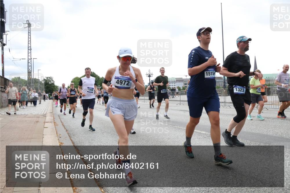 29.06.2025 - hella hamburg halbmarathon Lena Gebhardt http://msf.ph/oto/8402161 29.06.2025 10:40:53 Lombardsbrücke 6289, 12699, 4972, 2299, 15154, 1323, 2763, 2762, 1075, 1317, 1323, 1731, 2042, 2173, 2206, 2299, 2762, 2763, 2805, 2858, 3121, 3293, 3306, 3432, 3694, 4044, 4234, 4411, 4530, 4612, 4638, 4774, 4775, 4906, 4972, 5059, 5086, 5225, 5549, 5702, 5753, 6076, 6088, 6098, 6163, 6229, 6278, 6280, 6289, 6474, 6842, 7293, 7661, 7829, 7956, 8053, 8054, 8378, 8391, 8429, 8430, 8751, 8769, 9009, 9237, 9962, 10269, 10407, 10644, 10835, 11053 meine-sportfotos.de
