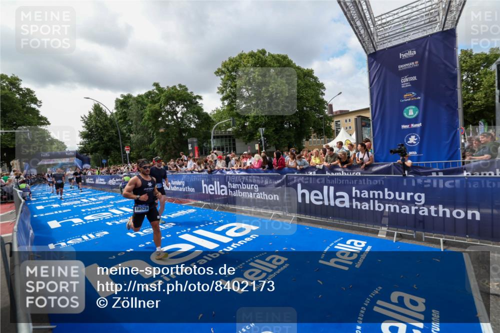29.06.2025 - hella hamburg halbmarathon Zöllner http://msf.ph/oto/8402173 29.06.2025 10:37:59 Ziel 3480, 3530, 7229, 9643, 10793, 12915, 13900, 15303, 18103, 18529 meine-sportfotos.de