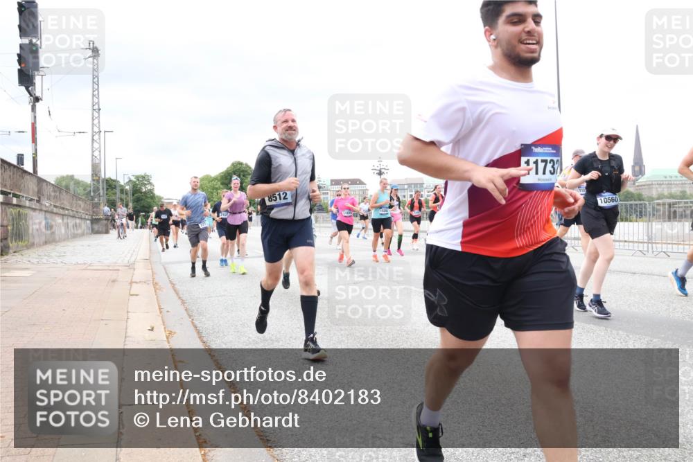 29.06.2025 - hella hamburg halbmarathon Lena Gebhardt http://msf.ph/oto/8402183 29.06.2025 10:58:14 Lombardsbrücke 227, 8512, 2160, 11615, 15282, 1732, 110, 10560, 1001, 1388, 1845, 2015, 2043, 2169, 2273, 2275, 2451, 2900, 3540, 3644, 3868, 3936, 4059, 4117, 4429, 5104, 5159, 5655, 5676, 5782, 5988, 6316, 6337, 6825, 7193, 7262, 7556, 7617, 7664, 7783, 7977, 7990, 8076, 8159, 8439, 8440, 8441, 8442, 8474, 8512, 8713, 8773, 8888, 9123, 9180, 9239, 9319, 9394, 9398, 9436, 9481, 9636, 9832, 10498 meine-sportfotos.de