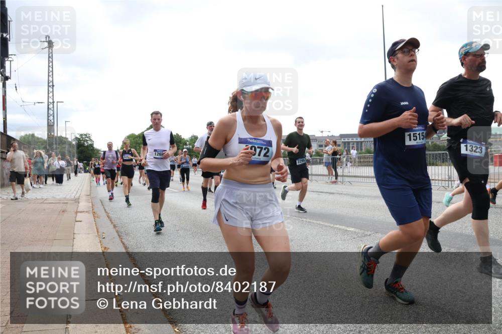 29.06.2025 - hella hamburg halbmarathon Lena Gebhardt http://msf.ph/oto/8402187 29.06.2025 10:40:53 Lombardsbrücke 1269, 2972, 2299, 15154, 1323, 1075, 1317, 1323, 1731, 2042, 2173, 2206, 2299, 2762, 2763, 2805, 2858, 3121, 3293, 3306, 3432, 3694, 4044, 4234, 4411, 4530, 4612, 4638, 4774, 4775, 4906, 4972, 5059, 5086, 5225, 5549, 5702, 5753, 6076, 6088, 6098, 6163, 6229, 6278, 6280, 6289, 6474, 6842, 7293, 7661, 7829, 7956, 8053, 8054, 8378, 8391, 8429, 8430, 8751, 8769, 9009, 9237, 9962, 10269, 10407, 10644, 10835, 11053 meine-sportfotos.de