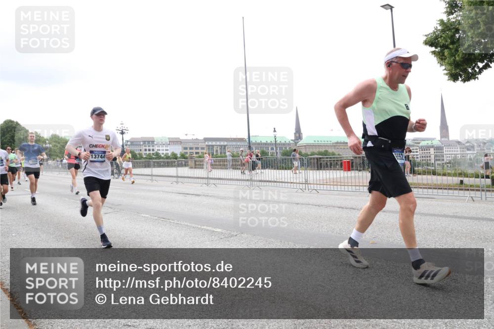 29.06.2025 - hella hamburg halbmarathon Lena Gebhardt http://msf.ph/oto/8402245 29.06.2025 10:50:04 Lombardsbrücke 11030, 24, 13744, 1040, 1041, 1487, 1511, 1888, 2212, 2466, 2862, 2997, 3203, 3701, 3710, 3805, 3897, 4090, 4168, 4870, 5076, 5119, 5552, 5694, 5749, 5751, 5997, 6680, 6694, 6830, 7305, 7339, 7366, 7679, 7721, 7722, 7755, 8065, 8254, 9015, 9162, 9605, 9940, 10060, 10286, 10403, 10617, 10683, 10704, 11030, 11426, 11696, 11716, 11760, 12079, 12124, 12388, 13127, 13128, 13309, 13381, 13744, 13764, 13846, 13887, 14144, 14505, 14545, 14692, 14940, 15626 meine-sportfotos.de