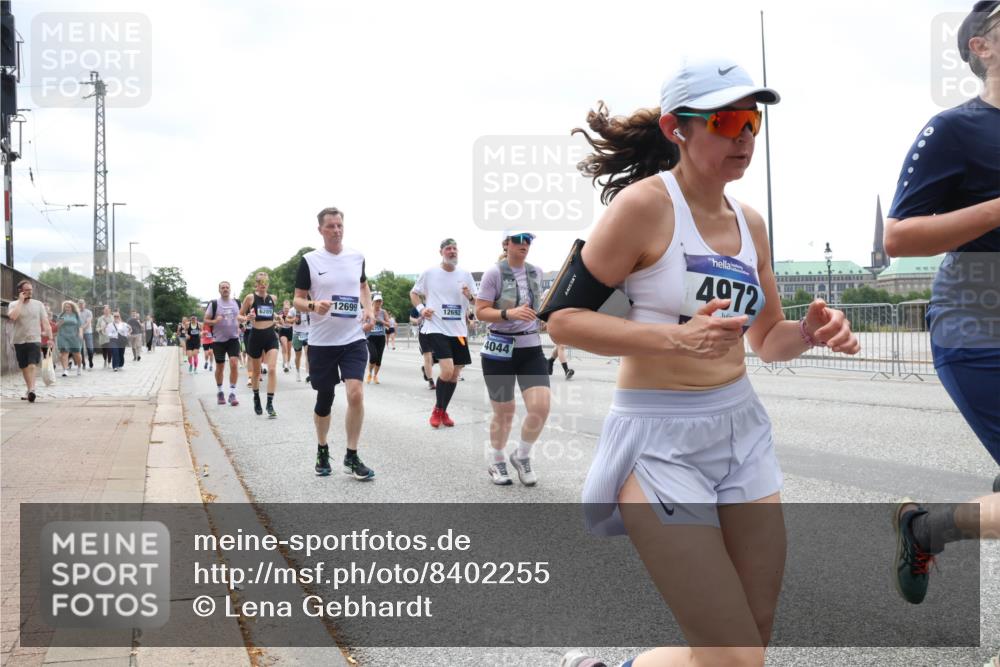 29.06.2025 - hella hamburg halbmarathon Lena Gebhardt http://msf.ph/oto/8402255 29.06.2025 10:40:53 Lombardsbrücke 12699, 12692, 4044, 4972, 1075, 1317, 1323, 1731, 2042, 2173, 2206, 2299, 2762, 2763, 2805, 2858, 3121, 3293, 3306, 3432, 3694, 4044, 4234, 4411, 4530, 4612, 4638, 4774, 4775, 4906, 4972, 5059, 5086, 5225, 5549, 5702, 5753, 6076, 6088, 6098, 6163, 6229, 6278, 6280, 6289, 6474, 6842, 7293, 7661, 7829, 7956, 8053, 8054, 8378, 8391, 8429, 8430, 8751, 8769, 9009, 9237, 9962, 10269, 10407, 10644, 10835, 11053 meine-sportfotos.de