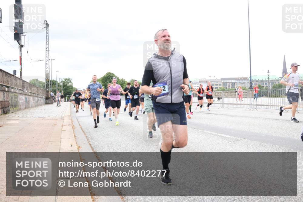 29.06.2025 - hella hamburg halbmarathon Lena Gebhardt http://msf.ph/oto/8402277 29.06.2025 10:58:15 Lombardsbrücke 2273, 2, 103, 1001, 1388, 1845, 2015, 2043, 2169, 2273, 2275, 2451, 2900, 3540, 3644, 3868, 3936, 4059, 4117, 4429, 5104, 5159, 5655, 5676, 5782, 5988, 6316, 6337, 6825, 7193, 7262, 7556, 7617, 7664, 7783, 7870, 7977, 7990, 8076, 8439, 8440, 8441, 8442, 8474, 8512, 8713, 8773, 8888, 9123, 9180, 9239, 9319, 9394, 9398, 9436, 9481, 9636, 9832, 10498 meine-sportfotos.de