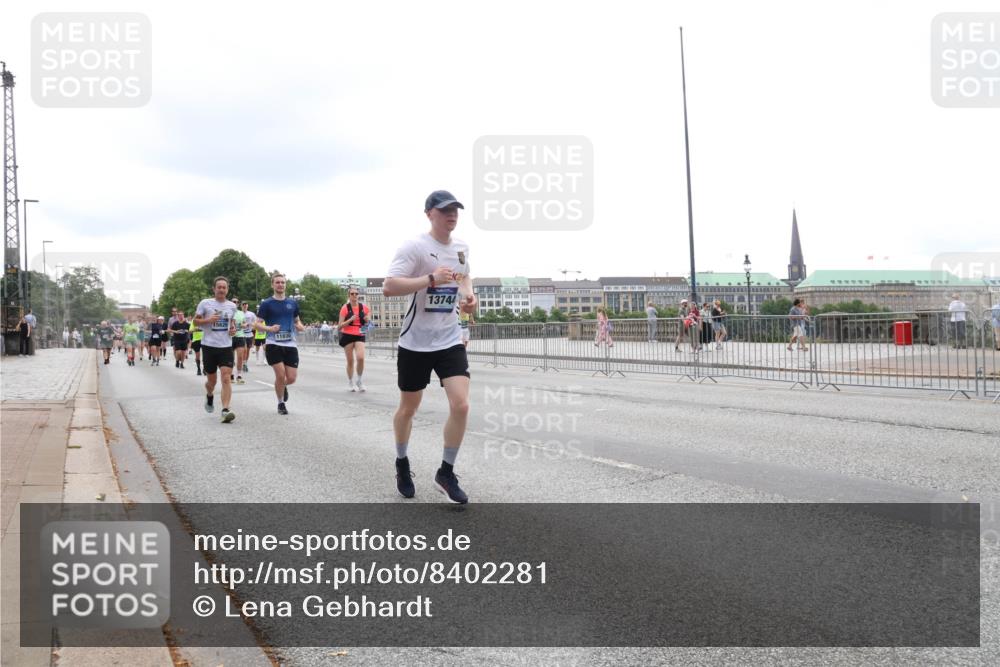 29.06.2025 - hella hamburg halbmarathon Lena Gebhardt http://msf.ph/oto/8402281 29.06.2025 10:50:05 Lombardsbrücke 15626, 11030, 13744, 1040, 1041, 1487, 1511, 1888, 2212, 2466, 2862, 2997, 3203, 3701, 3710, 3805, 3897, 4090, 4168, 4870, 5076, 5119, 5552, 5694, 5749, 5751, 5997, 6680, 6694, 6830, 7305, 7339, 7366, 7679, 7721, 7722, 7755, 8065, 8254, 9015, 9162, 9605, 9940, 10060, 10286, 10403, 10617, 10683, 10704, 11030, 11426, 11696, 11716, 11760, 12079, 12124, 12388, 13127, 13128, 13309, 13381, 13744, 13764, 13846, 13887, 14144, 14505, 14545, 14692, 14940, 15626 meine-sportfotos.de