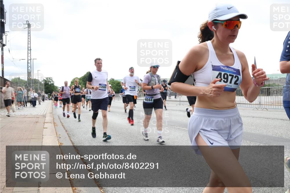 29.06.2025 - hella hamburg halbmarathon Lena Gebhardt http://msf.ph/oto/8402291 29.06.2025 10:40:53 Lombardsbrücke 12699, 12692, 4044, 4972, 1075, 1317, 1323, 1731, 2042, 2173, 2206, 2299, 2762, 2763, 2805, 2858, 3121, 3293, 3306, 3432, 3694, 4044, 4234, 4411, 4530, 4612, 4638, 4774, 4775, 4906, 4972, 5059, 5086, 5225, 5549, 5702, 5753, 6076, 6088, 6098, 6163, 6229, 6278, 6280, 6289, 6474, 6842, 7293, 7661, 7829, 7956, 8053, 8054, 8378, 8391, 8429, 8430, 8751, 8769, 9009, 9237, 9962, 10269, 10407, 10644, 10835, 11053 meine-sportfotos.de
