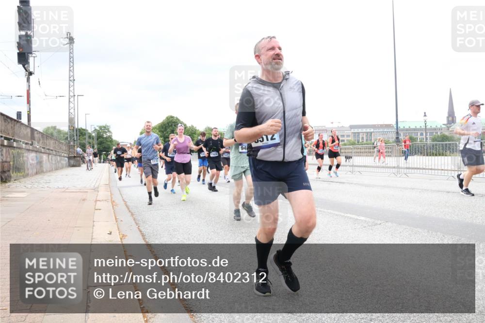 29.06.2025 - hella hamburg halbmarathon Lena Gebhardt http://msf.ph/oto/8402312 29.06.2025 10:58:15 Lombardsbrücke 2273, 11636, 94, 1001, 1388, 1845, 2015, 2043, 2169, 2273, 2275, 2451, 2900, 3540, 3644, 3868, 3936, 4059, 4117, 4429, 5104, 5159, 5655, 5676, 5782, 5988, 6316, 6337, 6825, 7193, 7262, 7556, 7617, 7664, 7783, 7870, 7977, 7990, 8076, 8439, 8440, 8441, 8442, 8474, 8512, 8713, 8773, 8888, 9123, 9180, 9239, 9319, 9394, 9398, 9436, 9481, 9636, 9832, 10498 meine-sportfotos.de