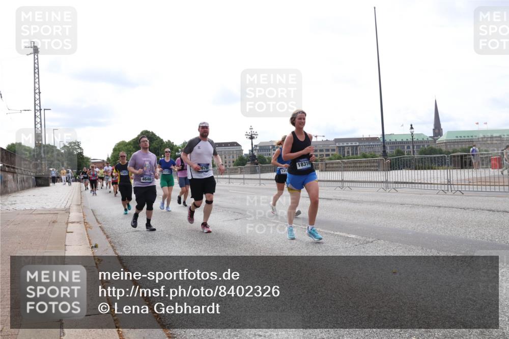 29.06.2025 - hella hamburg halbmarathon Lena Gebhardt http://msf.ph/oto/8402326 29.06.2025 10:23:55 Lombardsbrücke 15853, 4646, 15739, 676, 18314, 1314, 1048, 1304, 1389, 1444, 1545, 2125, 2489, 3013, 3185, 3579, 4122, 4391, 4597, 4646, 4990, 4993, 5039, 5055, 5160, 5258, 5260, 5358, 5406, 5661, 5954, 6747, 7013, 7029, 7426, 7920, 8031, 8141, 8149, 8181, 8187, 8502, 8676, 8717, 9217, 9603, 9715, 10649, 11044, 11300, 11306, 11347, 11415, 11454, 11793, 12874, 13149, 14512, 14521, 15709, 15739, 15853, 16185, 16251, 17199 meine-sportfotos.de
