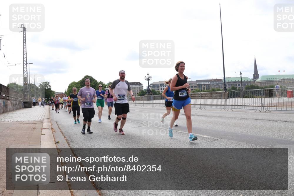 29.06.2025 - hella hamburg halbmarathon Lena Gebhardt http://msf.ph/oto/8402354 29.06.2025 10:23:55 Lombardsbrücke 15853, 4646, 15739, 8676, 18314, 1048, 1304, 1389, 1444, 1545, 2125, 2489, 3013, 3185, 3579, 4122, 4391, 4597, 4646, 4990, 4993, 5039, 5055, 5160, 5258, 5260, 5358, 5406, 5661, 5954, 6747, 7013, 7029, 7426, 7920, 8031, 8141, 8149, 8181, 8187, 8502, 8676, 8717, 9217, 9603, 9715, 10649, 11044, 11300, 11306, 11347, 11415, 11454, 11793, 12874, 13149, 14512, 14521, 15709, 15739, 15853, 16185, 16251, 17199 meine-sportfotos.de