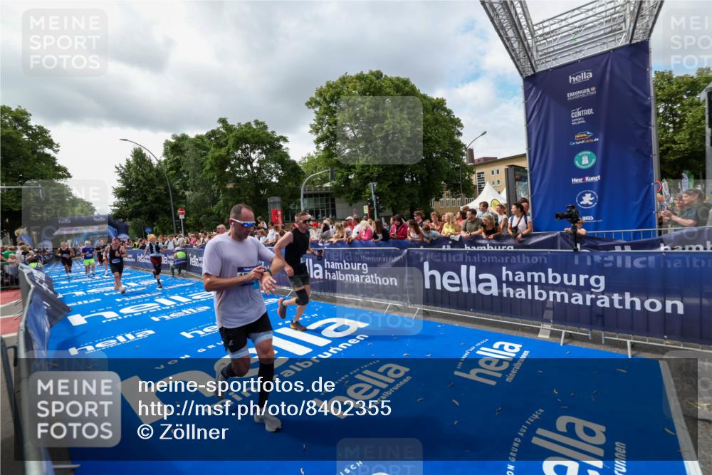 29.06.2025 - hella hamburg halbmarathon Zöllner http://msf.ph/oto/8402355 29.06.2025 10:38:06 Ziel 7229, 8091, 9944, 11049, 11952, 12915, 13900, 14274, 15303, 15382, 16698 meine-sportfotos.de