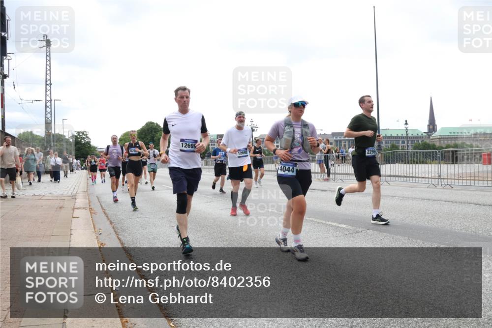29.06.2025 - hella hamburg halbmarathon Lena Gebhardt http://msf.ph/oto/8402356 29.06.2025 10:40:54 Lombardsbrücke 12699, 12692, 3121, 4044, 2299, 1075, 1317, 1323, 1731, 2042, 2173, 2206, 2299, 2762, 2763, 2805, 2858, 3121, 3293, 3306, 3432, 3694, 4044, 4234, 4411, 4530, 4612, 4638, 4774, 4775, 4906, 4972, 5059, 5086, 5225, 5549, 5702, 5753, 6088, 6098, 6163, 6229, 6278, 6280, 6289, 6474, 6842, 7293, 7661, 7829, 7956, 8053, 8054, 8378, 8391, 8429, 8430, 8751, 8769, 9009, 9237, 9962, 10269, 10407, 10644, 10835, 11053 meine-sportfotos.de