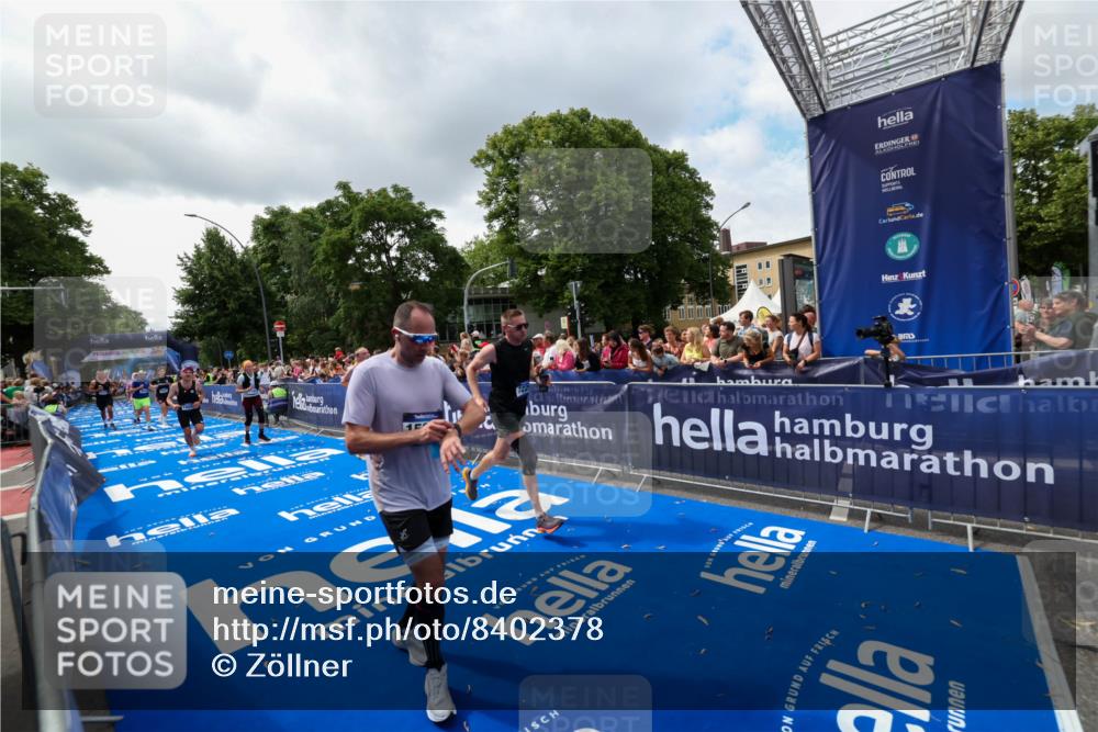 29.06.2025 - hella hamburg halbmarathon Zöllner http://msf.ph/oto/8402378 29.06.2025 10:38:06 Ziel 7229, 8091, 9944, 11049, 11952, 12915, 13900, 14274, 15303, 15382, 16698 meine-sportfotos.de