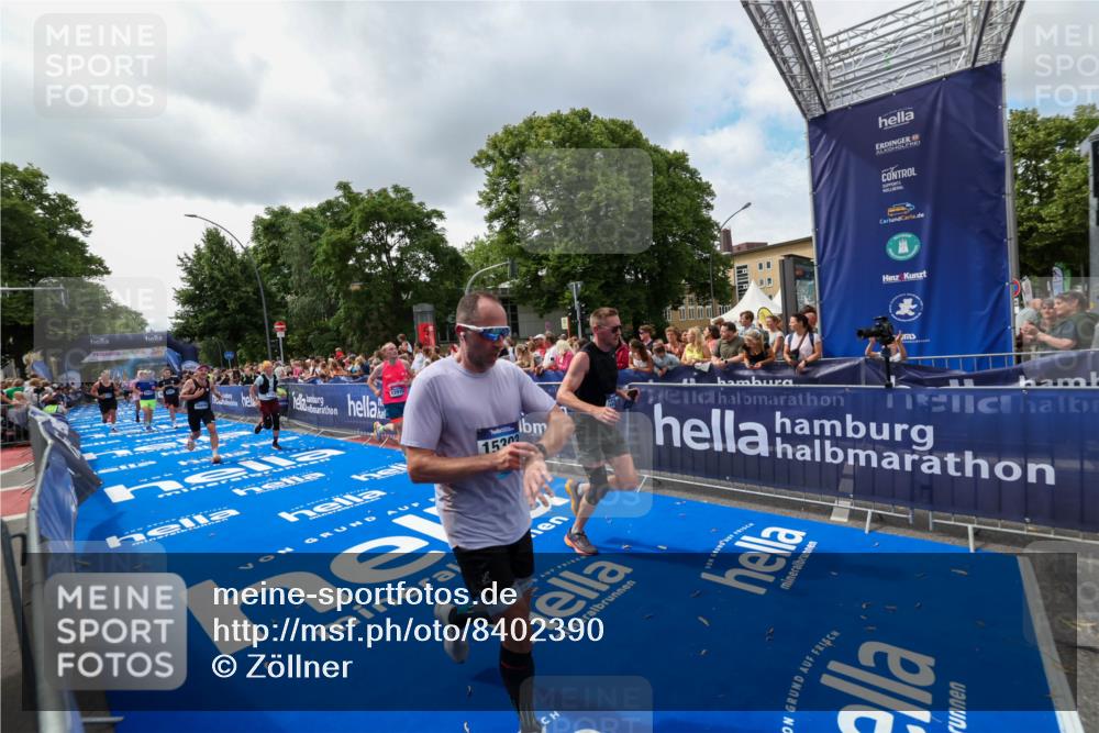 29.06.2025 - hella hamburg halbmarathon Zöllner http://msf.ph/oto/8402390 29.06.2025 10:38:06 Ziel 7229, 8091, 9944, 11049, 11952, 12915, 13900, 14274, 15303, 15382, 16698 meine-sportfotos.de