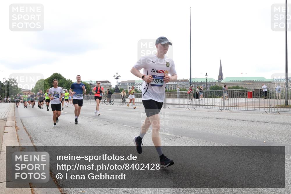 29.06.2025 - hella hamburg halbmarathon Lena Gebhardt http://msf.ph/oto/8402428 29.06.2025 10:50:05 Lombardsbrücke 11030, 24, 13744, 1040, 1041, 1487, 1511, 1888, 2212, 2466, 2862, 2997, 3203, 3701, 3710, 3805, 3897, 4090, 4168, 4870, 5076, 5119, 5552, 5694, 5749, 5751, 5997, 6680, 6694, 6830, 7305, 7339, 7366, 7679, 7721, 7722, 7755, 8065, 8254, 9015, 9162, 9605, 9940, 10060, 10286, 10403, 10617, 10683, 10704, 11030, 11426, 11696, 11716, 11760, 12079, 12124, 12388, 13127, 13128, 13309, 13381, 13744, 13764, 13846, 13887, 14144, 14505, 14545, 14692, 14940, 15626 meine-sportfotos.de