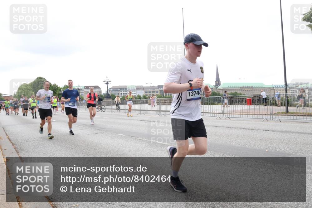 29.06.2025 - hella hamburg halbmarathon Lena Gebhardt http://msf.ph/oto/8402464 29.06.2025 10:50:05 Lombardsbrücke 15626, 11030, 1374, 1040, 1041, 1487, 1511, 1888, 2212, 2466, 2862, 2997, 3203, 3701, 3710, 3805, 3897, 4090, 4168, 4870, 5076, 5119, 5552, 5694, 5749, 5751, 5997, 6680, 6694, 6830, 7305, 7339, 7366, 7679, 7721, 7722, 7755, 8065, 8254, 9015, 9162, 9605, 9940, 10060, 10286, 10403, 10617, 10683, 10704, 11030, 11426, 11696, 11716, 11760, 12079, 12124, 12388, 13127, 13128, 13309, 13381, 13744, 13764, 13846, 13887, 14144, 14505, 14545, 14692, 14940, 15626 meine-sportfotos.de
