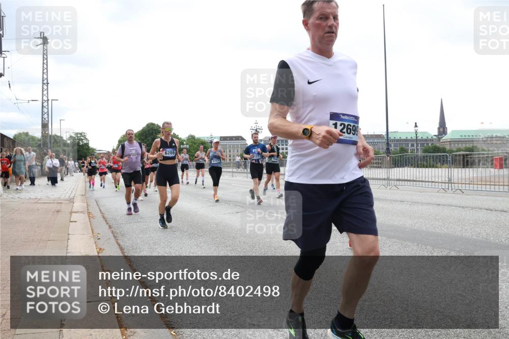 29.06.2025 - hella hamburg halbmarathon Lena Gebhardt http://msf.ph/oto/8402498 29.06.2025 10:40:55 Lombardsbrücke 6289, 5753, 12699, 1075, 1317, 1323, 1731, 2042, 2173, 2206, 2299, 2762, 2763, 2805, 2858, 3121, 3293, 3306, 3432, 3694, 4044, 4234, 4411, 4412, 4530, 4612, 4638, 4774, 4775, 4906, 4972, 5059, 5086, 5225, 5549, 5702, 5753, 6088, 6098, 6163, 6229, 6278, 6280, 6289, 6474, 6842, 7293, 7661, 7829, 7956, 8053, 8054, 8378, 8391, 8429, 8430, 8751, 8769, 8878, 9009, 9237, 9962, 10269, 10407, 10644, 10835, 11053 meine-sportfotos.de