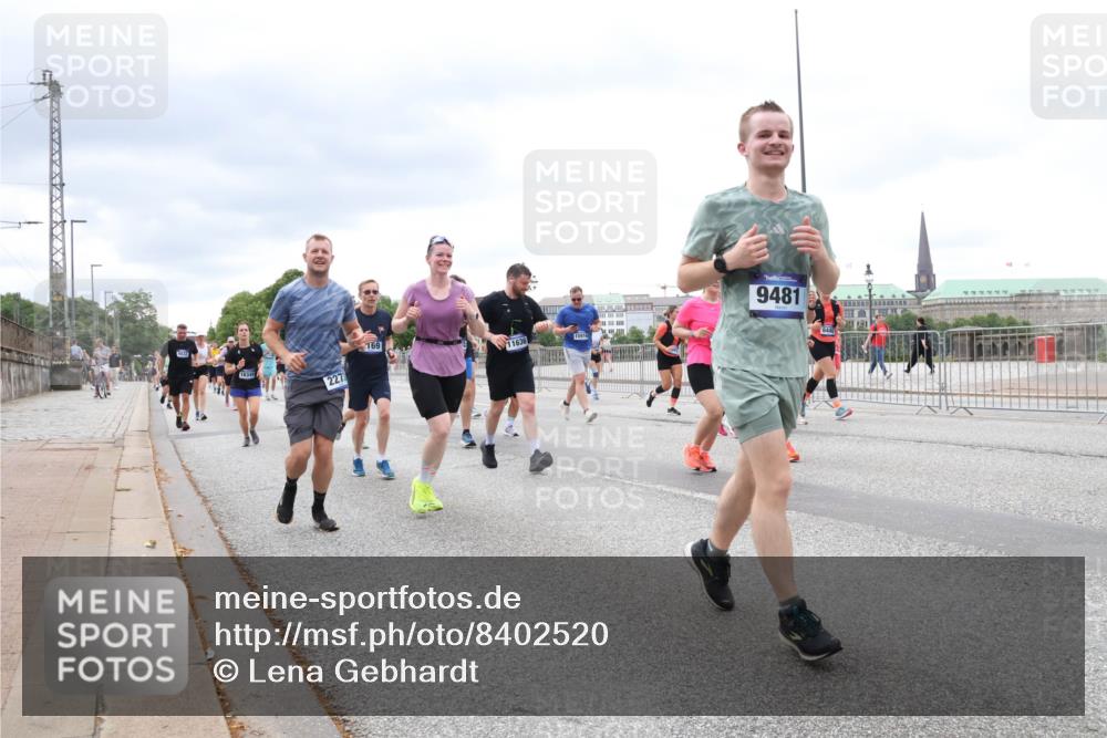 29.06.2025 - hella hamburg halbmarathon Lena Gebhardt http://msf.ph/oto/8402520 29.06.2025 10:58:16 Lombardsbrücke 16349, 2273, 169, 11636, 9481, 1001, 1388, 1646, 1845, 2043, 2169, 2273, 2275, 2451, 2900, 3540, 3644, 3868, 3936, 4117, 4429, 5104, 5159, 5655, 5676, 5732, 5782, 5988, 6316, 6337, 6825, 7193, 7262, 7556, 7617, 7664, 7783, 7870, 7977, 7990, 8076, 8439, 8440, 8441, 8442, 8474, 8512, 8701, 8713, 8773, 8888, 9123, 9180, 9225, 9239, 9319, 9394, 9398, 9436, 9481, 9636, 9832, 10498 meine-sportfotos.de