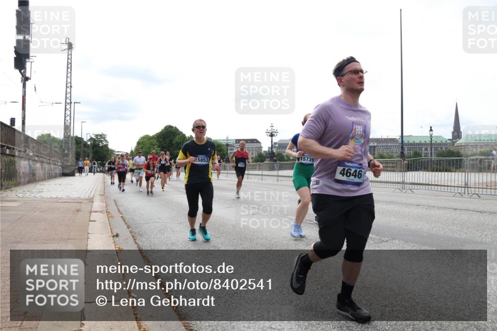 29.06.2025 - hella hamburg halbmarathon Lena Gebhardt http://msf.ph/oto/8402541 29.06.2025 10:23:57 Lombardsbrücke 15853, 11454, 15739, 4646, 1005, 1009, 1048, 1304, 1389, 1444, 1545, 2125, 2489, 3013, 3185, 3285, 3579, 4122, 4391, 4597, 4646, 4684, 4990, 4993, 5039, 5055, 5160, 5258, 5260, 5358, 5406, 5661, 5954, 6747, 7013, 7029, 7426, 7920, 8031, 8141, 8149, 8181, 8187, 8502, 8676, 8717, 9217, 9603, 9715, 10649, 11044, 11300, 11306, 11347, 11415, 11454, 11793, 13149, 14521, 15709, 15739, 15853, 16185, 16251, 17199 meine-sportfotos.de
