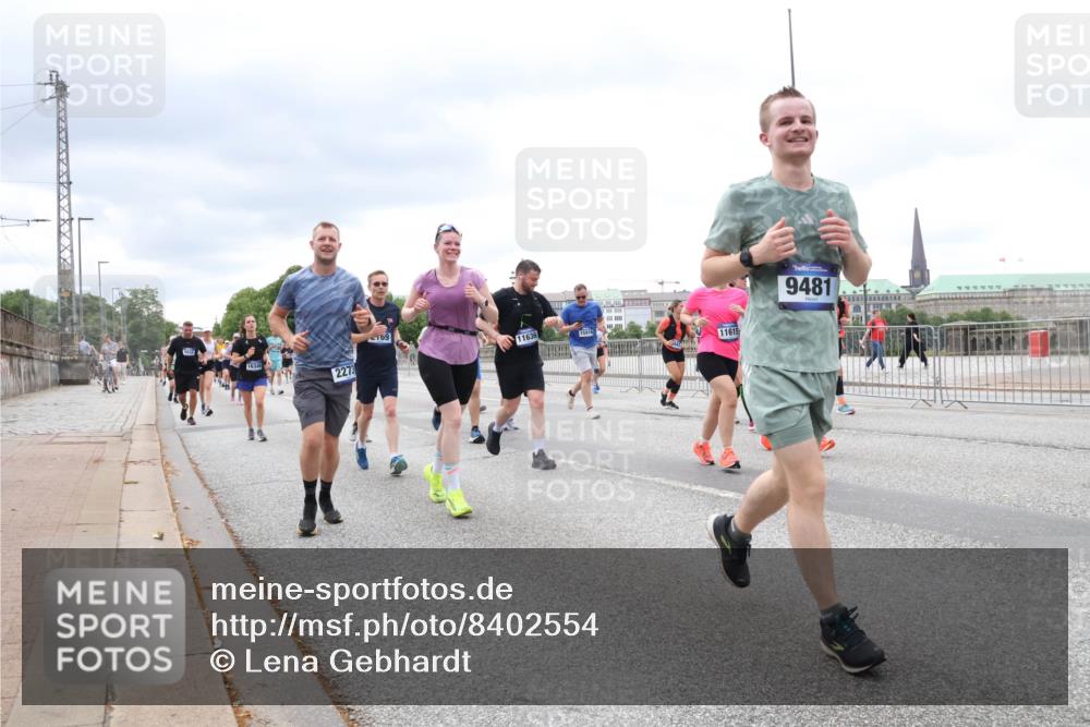 29.06.2025 - hella hamburg halbmarathon Lena Gebhardt http://msf.ph/oto/8402554 29.06.2025 10:58:16 Lombardsbrücke 16349, 2273, 169, 11636, 11615, 9481, 1001, 1388, 1646, 1845, 2043, 2169, 2273, 2275, 2451, 2900, 3540, 3644, 3868, 3936, 4117, 4429, 5104, 5159, 5655, 5676, 5732, 5782, 5988, 6316, 6337, 6825, 7193, 7262, 7556, 7617, 7664, 7783, 7870, 7977, 7990, 8076, 8439, 8440, 8441, 8442, 8474, 8512, 8701, 8713, 8773, 8888, 9123, 9180, 9225, 9239, 9319, 9394, 9398, 9436, 9481, 9636, 9832, 10498 meine-sportfotos.de