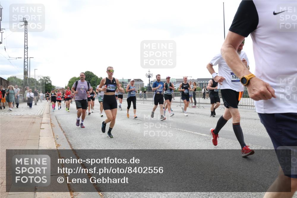 29.06.2025 - hella hamburg halbmarathon Lena Gebhardt http://msf.ph/oto/8402556 29.06.2025 10:40:55 Lombardsbrücke 6289, 3121, 16449, 16450, 120, 1075, 1317, 1323, 1731, 2042, 2173, 2206, 2299, 2762, 2763, 2805, 2858, 3121, 3293, 3306, 3432, 3694, 4044, 4234, 4411, 4412, 4530, 4612, 4638, 4774, 4775, 4906, 4972, 5059, 5086, 5225, 5549, 5702, 5753, 6088, 6098, 6163, 6229, 6278, 6280, 6289, 6474, 6842, 7293, 7661, 7829, 7956, 8053, 8054, 8378, 8391, 8429, 8430, 8751, 8769, 8878, 9009, 9237, 9962, 10269, 10407, 10644, 10835, 11053 meine-sportfotos.de