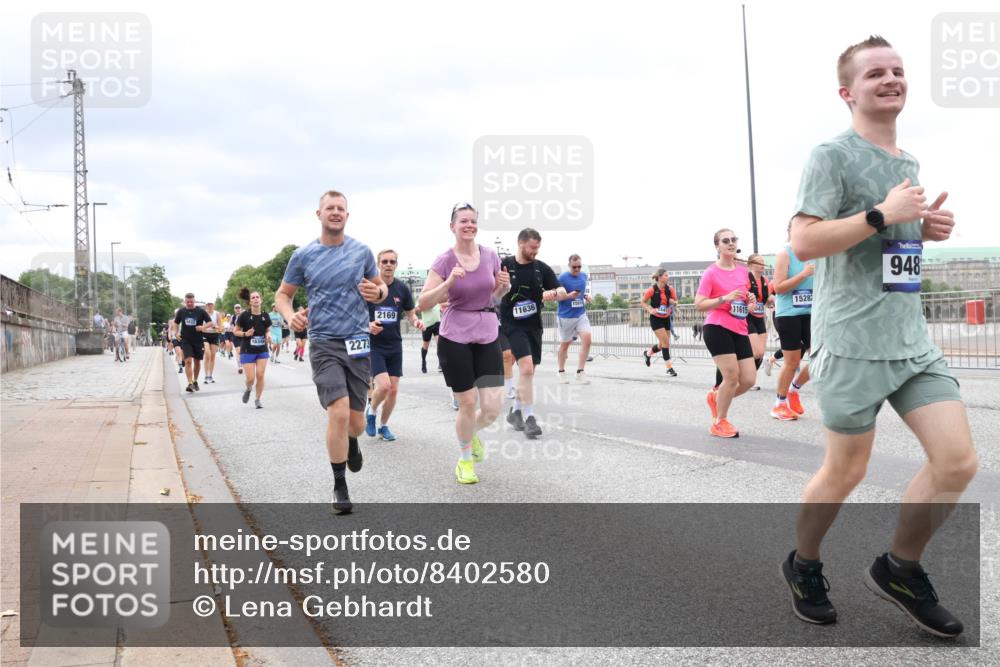 29.06.2025 - hella hamburg halbmarathon Lena Gebhardt http://msf.ph/oto/8402580 29.06.2025 10:58:16 Lombardsbrücke 16349, 2273, 2169, 11636, 11615, 1528, 948, 1001, 1388, 1646, 1845, 2043, 2169, 2273, 2275, 2451, 2900, 3540, 3644, 3868, 3936, 4117, 4429, 5104, 5159, 5655, 5676, 5732, 5782, 5988, 6316, 6337, 6825, 7193, 7262, 7556, 7617, 7664, 7783, 7870, 7977, 7990, 8076, 8439, 8440, 8441, 8442, 8474, 8512, 8701, 8713, 8773, 8888, 9123, 9180, 9225, 9239, 9319, 9394, 9398, 9436, 9481, 9636, 9832, 10498 meine-sportfotos.de