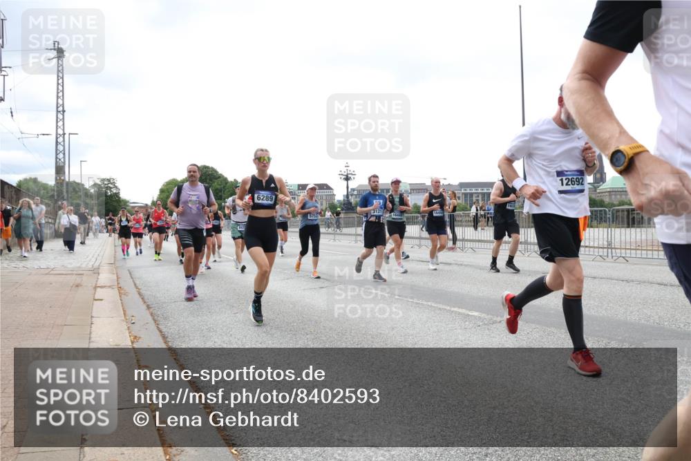 29.06.2025 - hella hamburg halbmarathon Lena Gebhardt http://msf.ph/oto/8402593 29.06.2025 10:40:55 Lombardsbrücke 6289, 3121, 5753, 16449, 16450, 12692, 1075, 1317, 1323, 1731, 2042, 2173, 2206, 2299, 2762, 2763, 2805, 2858, 3121, 3293, 3306, 3432, 3694, 4044, 4234, 4411, 4412, 4530, 4612, 4638, 4774, 4775, 4906, 4972, 5059, 5086, 5225, 5549, 5702, 5753, 6088, 6098, 6163, 6229, 6278, 6280, 6289, 6474, 6842, 7293, 7661, 7829, 7956, 8053, 8054, 8378, 8391, 8429, 8430, 8751, 8769, 8878, 9009, 9237, 9962, 10269, 10407, 10644, 10835, 11053 meine-sportfotos.de