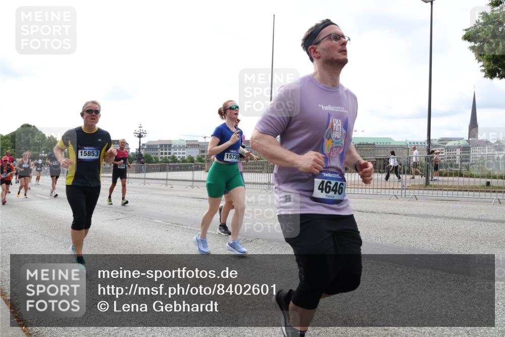 29.06.2025 - hella hamburg halbmarathon Lena Gebhardt http://msf.ph/oto/8402601 29.06.2025 10:23:58 Lombardsbrücke 8140, 154, 15853, 45, 15739, 4646, 1005, 1009, 1048, 1304, 1389, 1444, 1545, 2125, 2489, 3013, 3185, 3285, 3579, 4122, 4391, 4597, 4646, 4684, 4990, 4993, 5039, 5055, 5160, 5258, 5260, 5358, 5406, 5661, 5954, 6747, 7013, 7029, 7426, 7920, 8031, 8141, 8149, 8181, 8187, 8502, 8676, 8717, 9217, 9603, 9715, 10649, 11044, 11300, 11306, 11347, 11415, 11454, 11793, 13149, 14521, 15709, 15739, 15853, 16185, 16251, 17199 meine-sportfotos.de