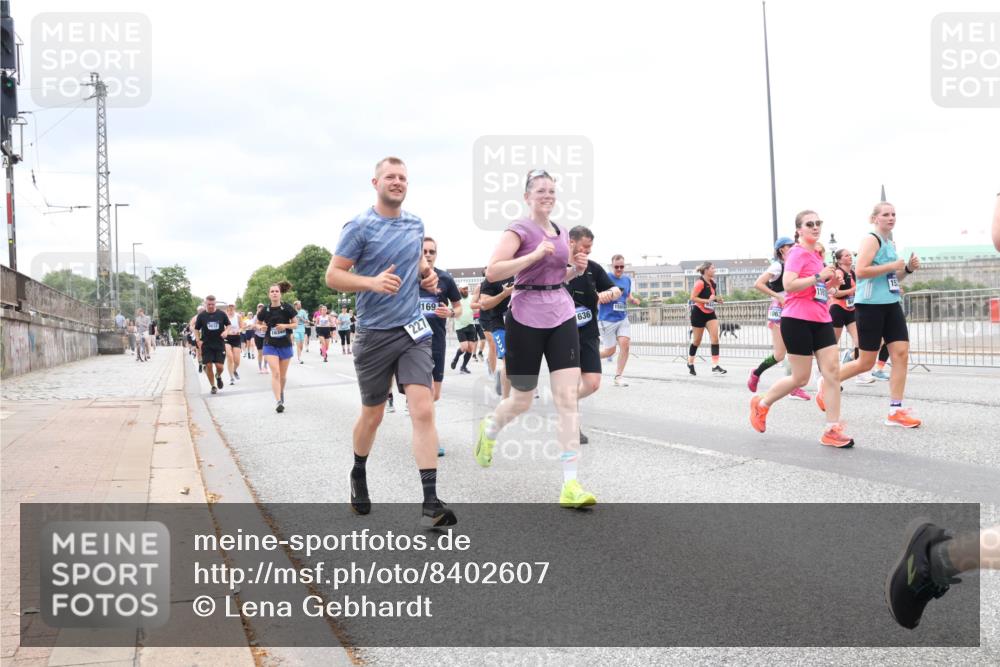 29.06.2025 - hella hamburg halbmarathon Lena Gebhardt http://msf.ph/oto/8402607 29.06.2025 10:58:17 Lombardsbrücke 227, 169, 636, 116, 1001, 1388, 1646, 1845, 2043, 2169, 2273, 2275, 2449, 2900, 3540, 3644, 3868, 3936, 4117, 4429, 5104, 5159, 5655, 5676, 5732, 5782, 5988, 6316, 6337, 6825, 7193, 7262, 7556, 7617, 7664, 7783, 7870, 7977, 7990, 8076, 8439, 8440, 8441, 8442, 8474, 8512, 8701, 8713, 8773, 8888, 9123, 9180, 9225, 9239, 9319, 9394, 9398, 9436, 9481, 9636, 9832, 10498 meine-sportfotos.de