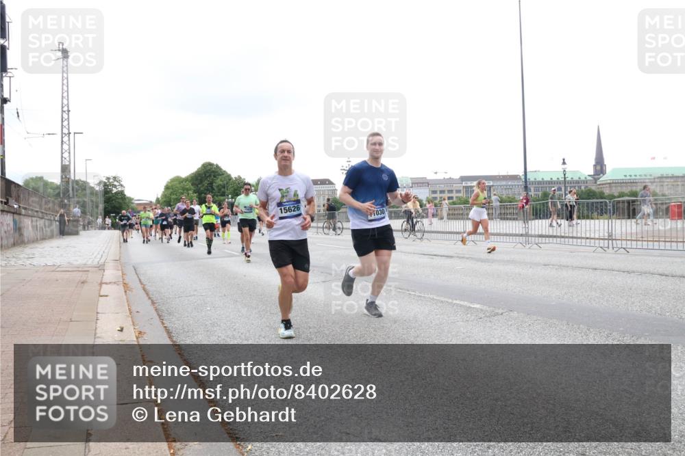 29.06.2025 - hella hamburg halbmarathon Lena Gebhardt http://msf.ph/oto/8402628 29.06.2025 10:50:07 Lombardsbrücke 15626, 1030, 1040, 1041, 1487, 1511, 1888, 2047, 2212, 2466, 2862, 2997, 3203, 3680, 3701, 3710, 3805, 3897, 4090, 4168, 4870, 5076, 5119, 5694, 5749, 5751, 5997, 6680, 6694, 6830, 7366, 7677, 7679, 7721, 7722, 7755, 8065, 8254, 9015, 9162, 9605, 9940, 10060, 10286, 10403, 10617, 10683, 10704, 11030, 11426, 11696, 11716, 11760, 12079, 12124, 13127, 13128, 13309, 13381, 13744, 13764, 13846, 13887, 14144, 14505, 14545, 14692, 14940, 15230, 15626 meine-sportfotos.de