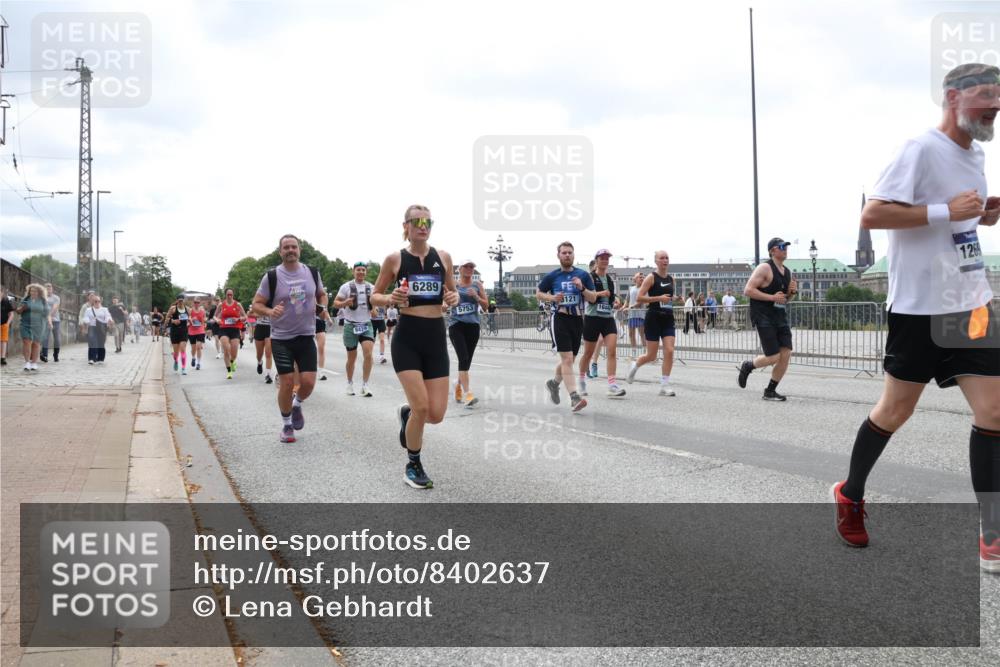 29.06.2025 - hella hamburg halbmarathon Lena Gebhardt http://msf.ph/oto/8402637 29.06.2025 10:40:55 Lombardsbrücke 8420, 6289, 3121, 5753, 1644, 1269, 1075, 1317, 1323, 1731, 2042, 2173, 2206, 2299, 2762, 2763, 2805, 2858, 3121, 3293, 3306, 3432, 3694, 4044, 4234, 4411, 4412, 4530, 4612, 4638, 4774, 4775, 4906, 4972, 5059, 5086, 5225, 5549, 5702, 5753, 6088, 6098, 6163, 6229, 6278, 6280, 6289, 6474, 6842, 7293, 7661, 7829, 7956, 8053, 8054, 8378, 8391, 8429, 8430, 8751, 8769, 8878, 9009, 9237, 9962, 10269, 10407, 10644, 10835, 11053 meine-sportfotos.de