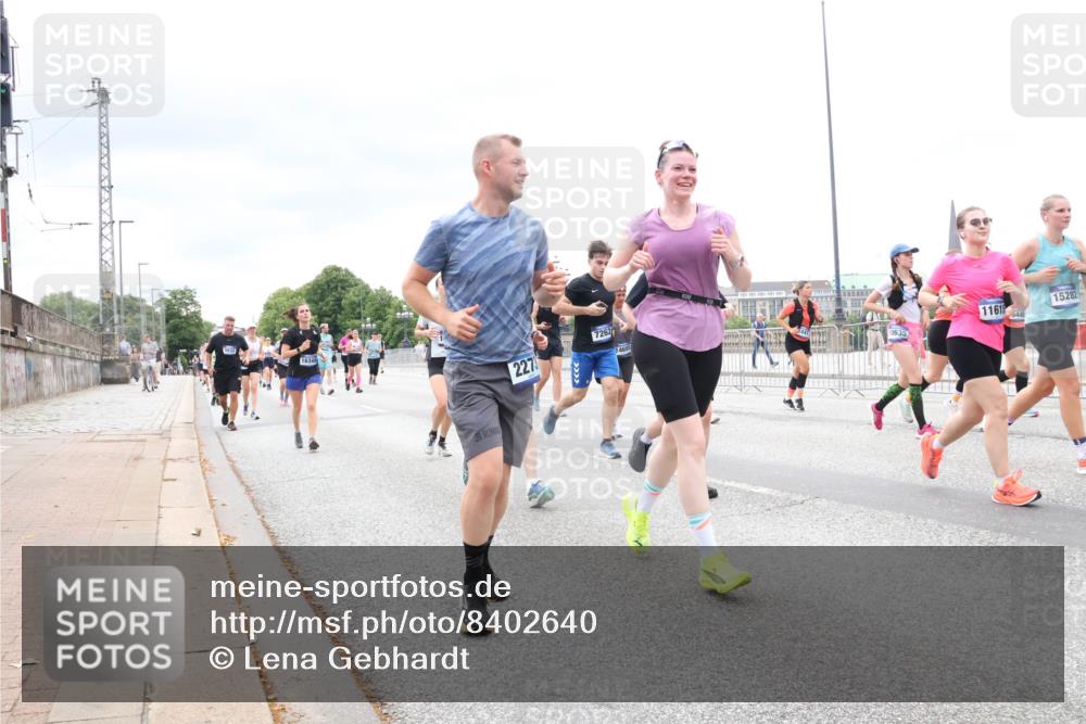 29.06.2025 - hella hamburg halbmarathon Lena Gebhardt http://msf.ph/oto/8402640 29.06.2025 10:58:17 Lombardsbrücke 16349, 7262, 227, 14685, 11615, 440, 15282, 1001, 1388, 1646, 1845, 2043, 2169, 2273, 2275, 2449, 2900, 3540, 3644, 3868, 3936, 4117, 4429, 5104, 5159, 5655, 5676, 5732, 5782, 5988, 6316, 6337, 6825, 7193, 7262, 7556, 7617, 7664, 7783, 7870, 7977, 7990, 8076, 8439, 8440, 8441, 8442, 8474, 8512, 8701, 8713, 8773, 8888, 9123, 9180, 9225, 9239, 9319, 9394, 9398, 9436, 9481, 9636, 9832, 10498 meine-sportfotos.de