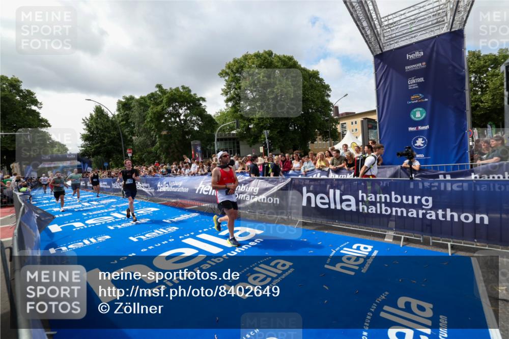 29.06.2025 - hella hamburg halbmarathon Zöllner http://msf.ph/oto/8402649 29.06.2025 10:38:19 Ziel 1688, 2849, 5091, 6095, 7743, 8002, 14688, 18584 meine-sportfotos.de