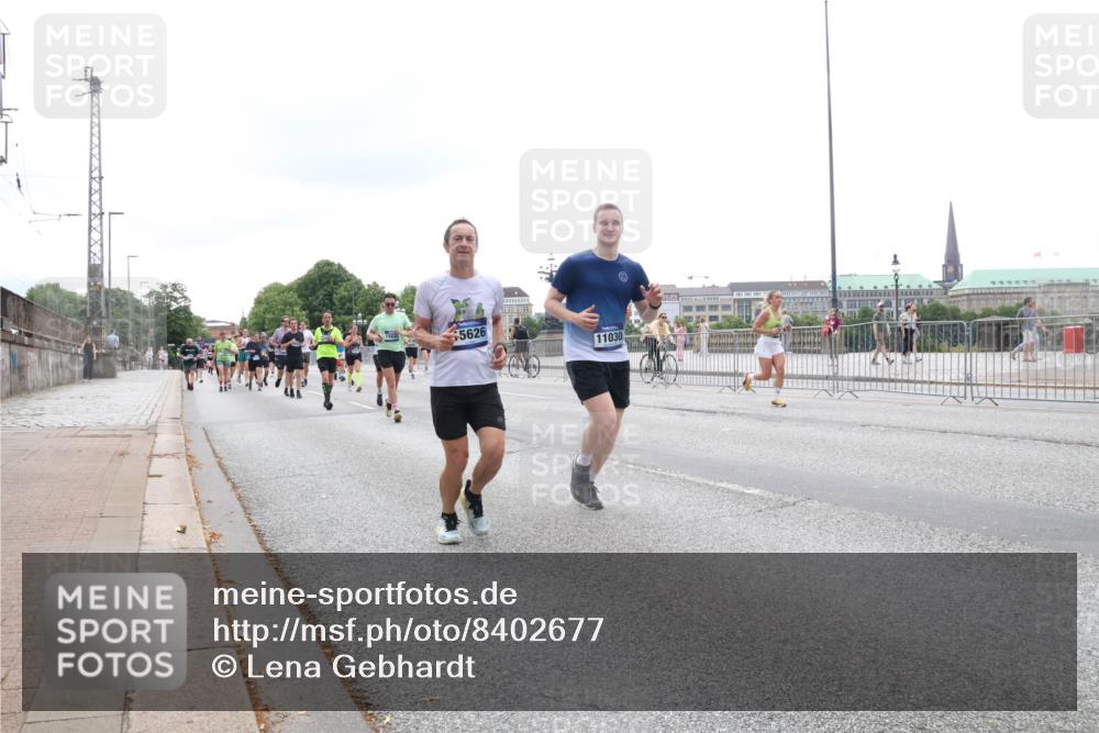 29.06.2025 - hella hamburg halbmarathon Lena Gebhardt http://msf.ph/oto/8402677 29.06.2025 10:50:07 Lombardsbrücke 5626, 11030, 1040, 1041, 1487, 1511, 1888, 2047, 2212, 2466, 2862, 2997, 3203, 3680, 3701, 3710, 3805, 3897, 4090, 4168, 4870, 5076, 5119, 5694, 5749, 5751, 5997, 6680, 6694, 6830, 7366, 7677, 7679, 7721, 7722, 7755, 8065, 8254, 9015, 9162, 9605, 9940, 10060, 10286, 10403, 10617, 10683, 10704, 11030, 11426, 11696, 11716, 11760, 12079, 12124, 13127, 13128, 13309, 13381, 13744, 13764, 13846, 13887, 14144, 14505, 14545, 14692, 14940, 15230, 15626 meine-sportfotos.de