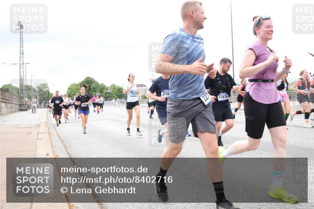 29.06.2025 - hella hamburg halbmarathon Lena Gebhardt http://msf.ph/oto/8402716 29.06.2025 10:58:17 Lombardsbrücke 18445, 216, 227, 11636, 635, 84, 1001, 1388, 1646, 1845, 2043, 2169, 2273, 2275, 2449, 2900, 3540, 3644, 3868, 3936, 4117, 4429, 5104, 5159, 5655, 5676, 5732, 5782, 5988, 6316, 6337, 6825, 7193, 7262, 7556, 7617, 7664, 7783, 7870, 7977, 7990, 8076, 8439, 8440, 8441, 8442, 8474, 8512, 8701, 8713, 8773, 8888, 9123, 9180, 9225, 9239, 9319, 9394, 9398, 9436, 9481, 9636, 9832, 10498 meine-sportfotos.de
