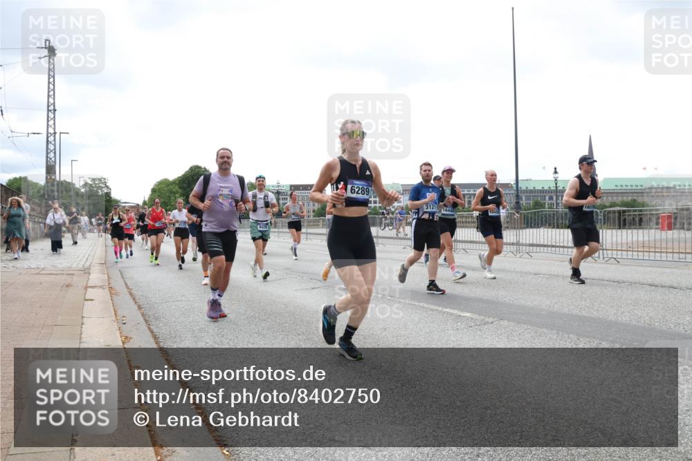 29.06.2025 - hella hamburg halbmarathon Lena Gebhardt http://msf.ph/oto/8402750 29.06.2025 10:40:56 Lombardsbrücke 9237, 8429, 6289, 16028, 3121, 16449, 1075, 1317, 1323, 1731, 2042, 2173, 2206, 2299, 2762, 2763, 2805, 2858, 3121, 3293, 3306, 3432, 3694, 4044, 4234, 4411, 4412, 4530, 4612, 4638, 4774, 4775, 4906, 4972, 5059, 5086, 5225, 5549, 5702, 5753, 6088, 6098, 6163, 6229, 6278, 6280, 6289, 6474, 6842, 7293, 7661, 7829, 7956, 8053, 8054, 8378, 8385, 8391, 8429, 8430, 8751, 8769, 8878, 9009, 9237, 9962, 10269, 10407, 10644, 10835, 11053 meine-sportfotos.de