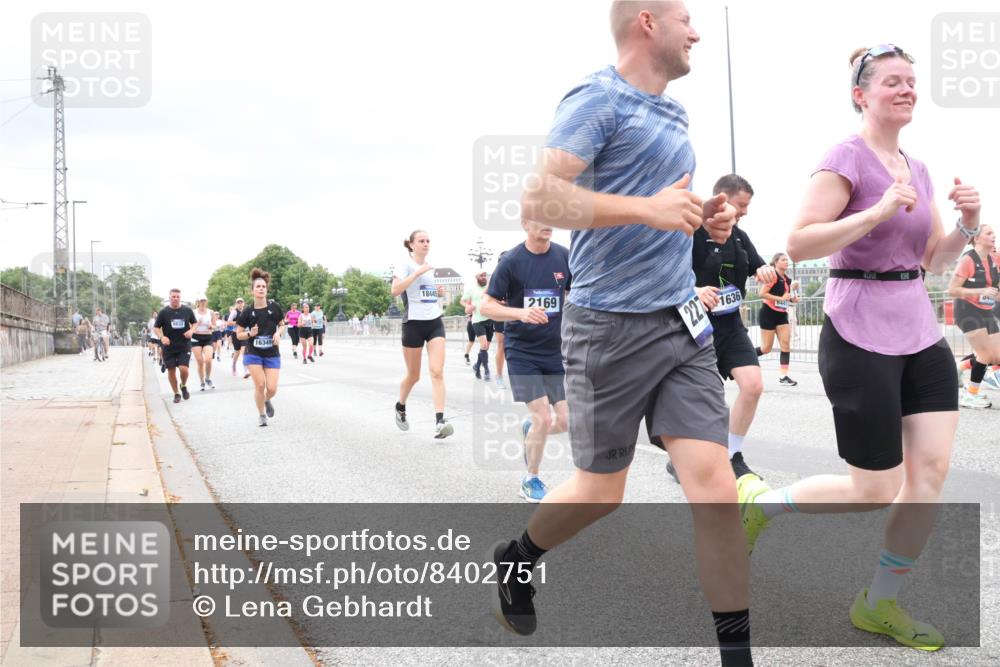 29.06.2025 - hella hamburg halbmarathon Lena Gebhardt http://msf.ph/oto/8402751 29.06.2025 10:58:17 Lombardsbrücke 16349, 18445, 2169, 227, 1636, 844, 04, 1001, 1388, 1646, 1845, 2043, 2169, 2273, 2275, 2449, 2900, 3540, 3644, 3868, 3936, 4117, 4429, 5104, 5159, 5655, 5676, 5732, 5782, 5988, 6316, 6337, 6825, 7193, 7262, 7556, 7617, 7664, 7783, 7870, 7977, 7990, 8076, 8439, 8440, 8441, 8442, 8474, 8512, 8701, 8713, 8773, 8888, 9123, 9180, 9225, 9239, 9319, 9394, 9398, 9436, 9481, 9636, 9832, 10498 meine-sportfotos.de