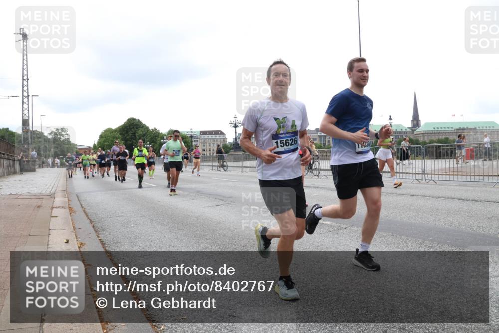 29.06.2025 - hella hamburg halbmarathon Lena Gebhardt http://msf.ph/oto/8402767 29.06.2025 10:50:07 Lombardsbrücke 15626, 1040, 1041, 1487, 1511, 1888, 2047, 2212, 2466, 2862, 2997, 3203, 3680, 3701, 3710, 3805, 3897, 4090, 4168, 4870, 5076, 5119, 5694, 5749, 5751, 5997, 6680, 6694, 6830, 7366, 7677, 7679, 7721, 7722, 7755, 8065, 8254, 9015, 9162, 9605, 9940, 10060, 10286, 10403, 10617, 10683, 10704, 11030, 11426, 11696, 11716, 11760, 12079, 12124, 13127, 13128, 13309, 13381, 13744, 13764, 13846, 13887, 14144, 14505, 14545, 14692, 14940, 15230, 15626 meine-sportfotos.de
