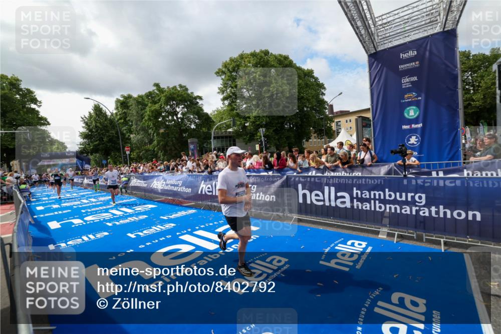 29.06.2025 - hella hamburg halbmarathon Zöllner http://msf.ph/oto/8402792 29.06.2025 10:38:26 Ziel 1042, 1710, 2745, 3014, 3431, 3790, 6095, 7110, 14992, 16075, 18761 meine-sportfotos.de
