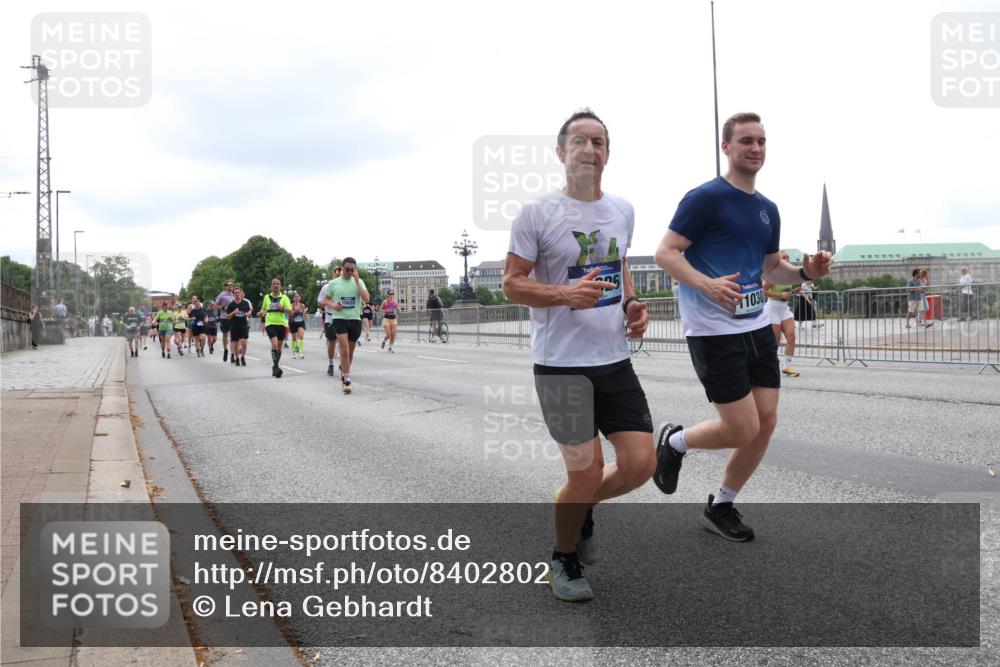 29.06.2025 - hella hamburg halbmarathon Lena Gebhardt http://msf.ph/oto/8402802 29.06.2025 10:50:07 Lombardsbrücke 1030, 15633, 1040, 1041, 1487, 1511, 1888, 2047, 2212, 2466, 2862, 2997, 3203, 3680, 3701, 3710, 3805, 3897, 4090, 4168, 4870, 5076, 5119, 5694, 5749, 5751, 5997, 6680, 6694, 6830, 7366, 7677, 7679, 7721, 7722, 7755, 8065, 8254, 9015, 9162, 9605, 9940, 10060, 10286, 10403, 10617, 10683, 10704, 11030, 11426, 11696, 11716, 11760, 12079, 12124, 13127, 13128, 13309, 13381, 13744, 13764, 13846, 13887, 14144, 14505, 14545, 14692, 14940, 15230, 15626 meine-sportfotos.de
