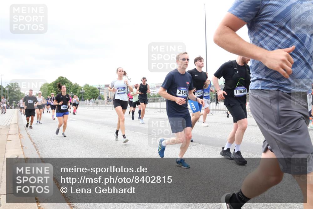 29.06.2025 - hella hamburg halbmarathon Lena Gebhardt http://msf.ph/oto/8402815 29.06.2025 10:58:18 Lombardsbrücke 16349, 18445, 2169, 7262, 15916, 11636, 1001, 1388, 1646, 1845, 2043, 2169, 2273, 2275, 2449, 2900, 3540, 3644, 3868, 3936, 4117, 4429, 5104, 5159, 5655, 5676, 5732, 5782, 5988, 6010, 6316, 6337, 6825, 7193, 7262, 7556, 7617, 7664, 7783, 7870, 7933, 7977, 7990, 8076, 8439, 8440, 8441, 8442, 8474, 8512, 8701, 8713, 8773, 8888, 9123, 9180, 9225, 9239, 9319, 9398, 9436, 9481, 9636, 9832, 9889, 10498 meine-sportfotos.de