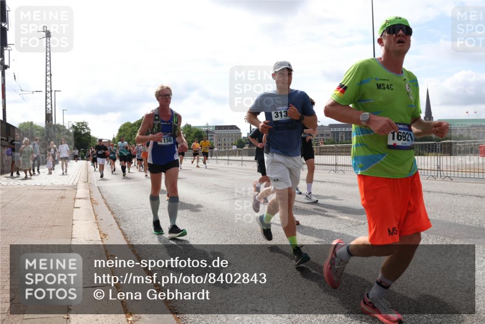 29.06.2025 - hella hamburg halbmarathon Lena Gebhardt http://msf.ph/oto/8402843 29.06.2025 10:16:21 Lombardsbrücke 156, 313, 3, 4, 16921, 1156, 1212, 1244, 1308, 1599, 1651, 1825, 2071, 2076, 2165, 2347, 2436, 2803, 2835, 2912, 3030, 3134, 3156, 3167, 3484, 3648, 3687, 4478, 4583, 4637, 4828, 5046, 5294, 5423, 6024, 6488, 7158, 7358, 7753, 7897, 8169, 8274, 8295, 8554, 8597, 8645, 8707, 8746, 8847, 8857, 8885, 9601, 9628, 9664, 9675, 9784, 9802, 9810, 9881, 10076, 10107, 10139, 10141, 10183, 10292, 10844, 10990, 11113, 11303, 11344, 11345, 11478, 11774, 11783, 11818, 12427 meine-sportfotos.de
