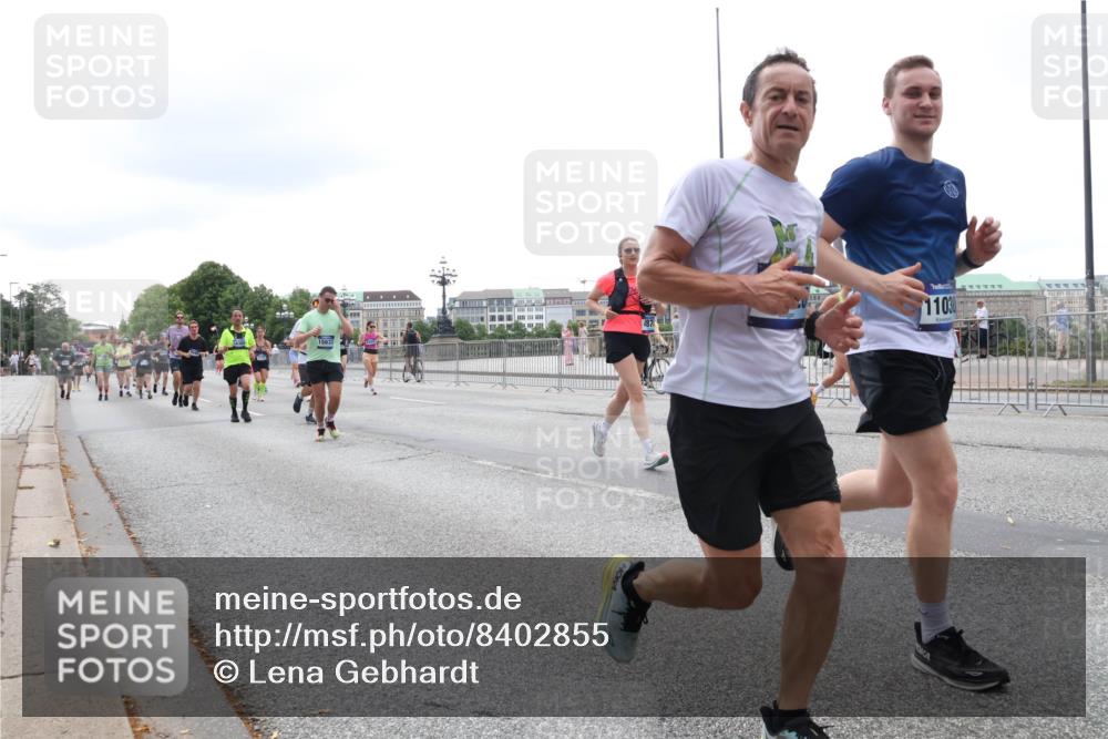 29.06.2025 - hella hamburg halbmarathon Lena Gebhardt http://msf.ph/oto/8402855 29.06.2025 10:50:08 Lombardsbrücke 15633, 11030, 1040, 1041, 1259, 1487, 1511, 1828, 1888, 2047, 2212, 2466, 2862, 2997, 3203, 3680, 3701, 3710, 3805, 3897, 4090, 4168, 4870, 5076, 5119, 5694, 5749, 5751, 5997, 6680, 6830, 7366, 7677, 7679, 7721, 7722, 7755, 8065, 8254, 9015, 9162, 9605, 9940, 10060, 10286, 10403, 10617, 10683, 10704, 11030, 11426, 11696, 11716, 11760, 12079, 12124, 13127, 13128, 13309, 13381, 13744, 13764, 13846, 13887, 14144, 14505, 14545, 14591, 14692, 14940, 15230, 15626 meine-sportfotos.de