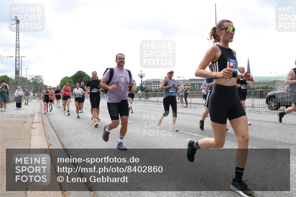 29.06.2025 - hella hamburg halbmarathon Lena Gebhardt http://msf.ph/oto/8402860 29.06.2025 10:40:56 Lombardsbrücke 3231, 8430, 5753, 16450, 1075, 1317, 1323, 1731, 2042, 2173, 2206, 2299, 2762, 2763, 2805, 2858, 3121, 3293, 3306, 3432, 3694, 4044, 4234, 4411, 4412, 4530, 4612, 4638, 4774, 4775, 4906, 4972, 5059, 5086, 5225, 5549, 5702, 5753, 6088, 6098, 6163, 6229, 6278, 6280, 6289, 6474, 6842, 7293, 7661, 7829, 7956, 8053, 8054, 8378, 8385, 8391, 8429, 8430, 8751, 8769, 8878, 9009, 9237, 9962, 10269, 10407, 10644, 10835, 11053 meine-sportfotos.de