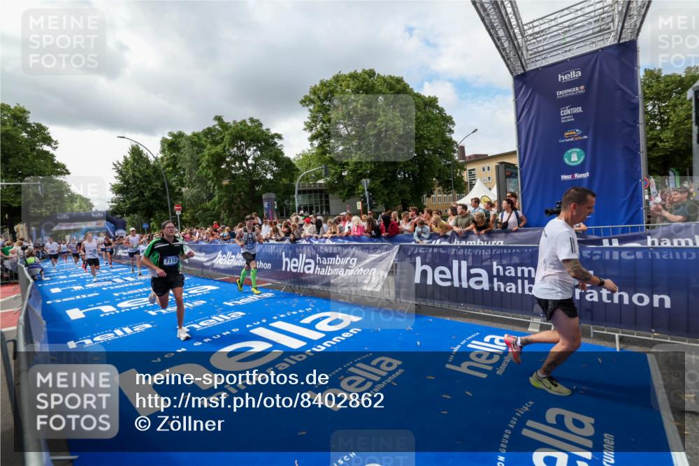 29.06.2025 - hella hamburg halbmarathon Zöllner http://msf.ph/oto/8402862 29.06.2025 10:38:29 Ziel 1042, 1710, 2745, 3014, 3431, 3790, 7110, 8571, 14992, 16075, 16280, 18357, 18761 meine-sportfotos.de