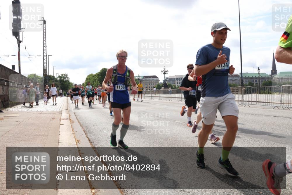 29.06.2025 - hella hamburg halbmarathon Lena Gebhardt http://msf.ph/oto/8402894 29.06.2025 10:16:21 Lombardsbrücke 1156, 1538, 0134, 1156, 1212, 1244, 1308, 1599, 1651, 1825, 2071, 2076, 2165, 2347, 2436, 2803, 2835, 2912, 3030, 3134, 3156, 3167, 3484, 3648, 3687, 4478, 4583, 4637, 4828, 5046, 5294, 5423, 6024, 6488, 7158, 7358, 7753, 7897, 8169, 8274, 8295, 8554, 8597, 8645, 8707, 8746, 8847, 8857, 8885, 9601, 9628, 9664, 9675, 9784, 9802, 9810, 9881, 10076, 10107, 10139, 10141, 10183, 10292, 10844, 10990, 11113, 11303, 11344, 11345, 11478, 11774, 11783, 11818, 12427 meine-sportfotos.de