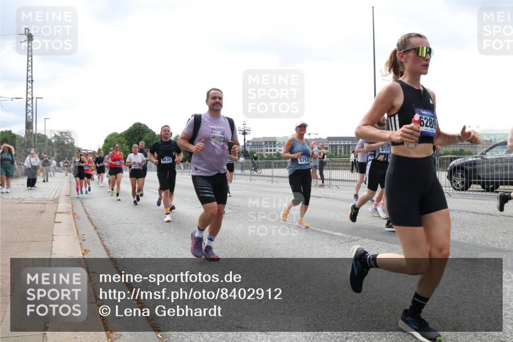 29.06.2025 - hella hamburg halbmarathon Lena Gebhardt http://msf.ph/oto/8402912 29.06.2025 10:40:56 Lombardsbrücke 8430, 5753, 3121, 6289, 1075, 1317, 1323, 1731, 2042, 2173, 2206, 2299, 2762, 2763, 2805, 2858, 3121, 3293, 3306, 3432, 3694, 4044, 4234, 4411, 4412, 4530, 4612, 4638, 4774, 4775, 4906, 4972, 5059, 5086, 5225, 5549, 5702, 5753, 6088, 6098, 6163, 6229, 6278, 6280, 6289, 6474, 6842, 7293, 7661, 7829, 7956, 8053, 8054, 8378, 8385, 8391, 8429, 8430, 8751, 8769, 8878, 9009, 9237, 9962, 10269, 10407, 10644, 10835, 11053 meine-sportfotos.de